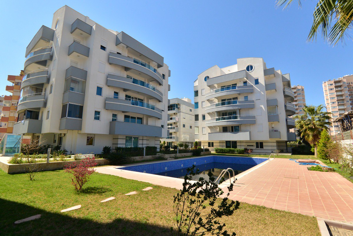 Квартира 3+1 дуплекс, площадь 140 м2, нахрдится на 4 этаже, подходит под гражданство. Под ВНЖ в Турции подходят такие квартиры из вторички, просторная и светлая.